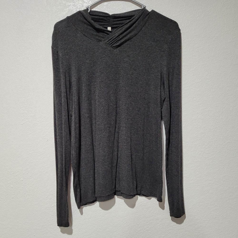 Leo & Nicole woman's shirt size Large‎